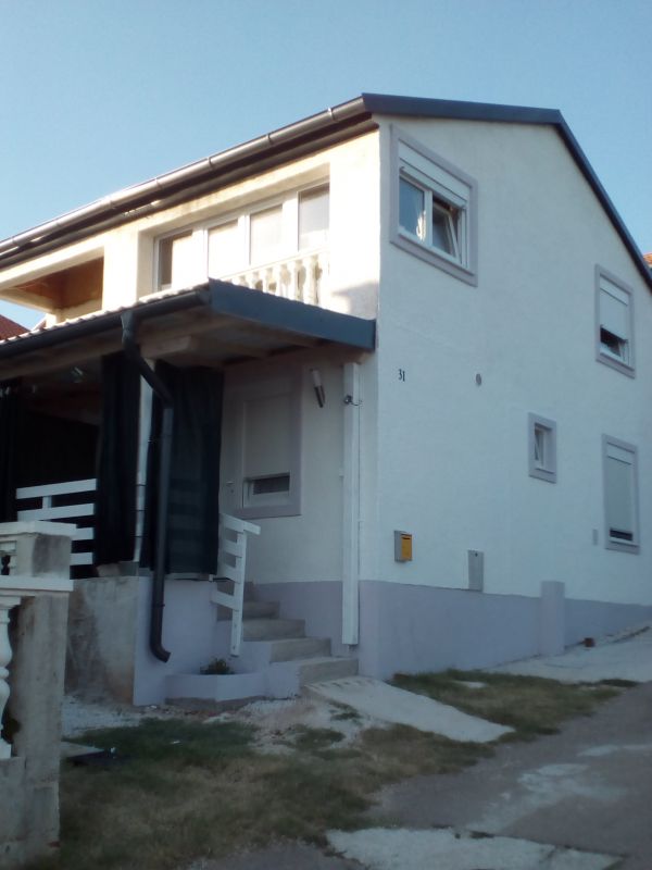 Apartman 2+1, Šušnjar1 Karin